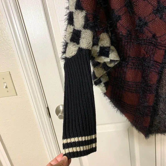 Vertigo Asymmetrical Miss-match Cardigan - Picture 3 of 8